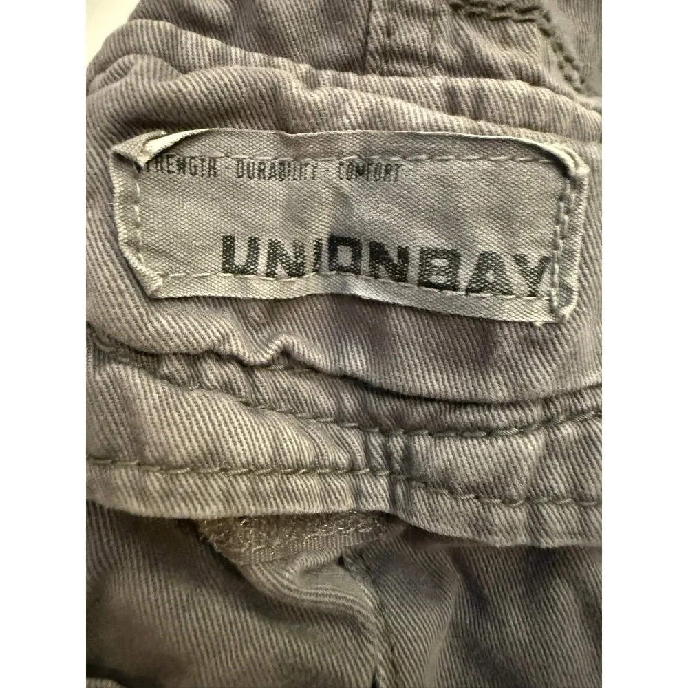 Unionbay Mens Gray Cotton Cargo Shorts Size 32 Relaxed Fit Utility Pockets
